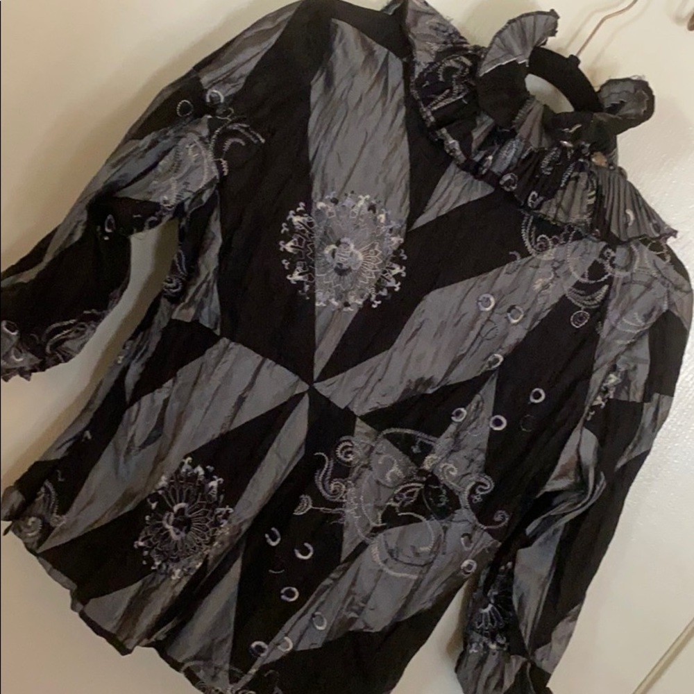 Elegant Alberto Makali formal top